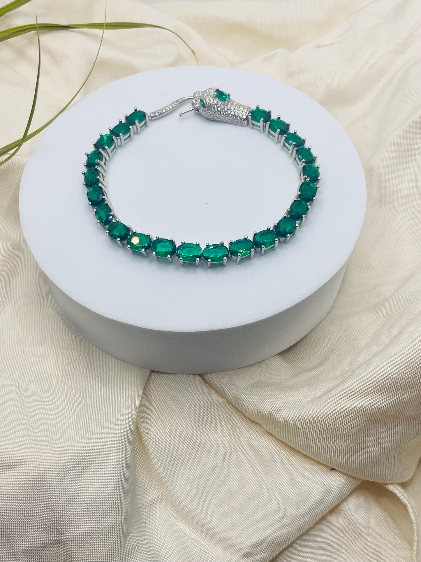 Green Oval-cut Gemstone Tennis Bracelet – 92.5 Sterling Silver